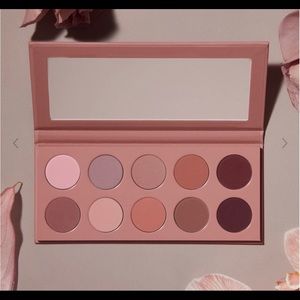 KKW Beauty MATTE MAUVE PRESSED POWDER PALETTE